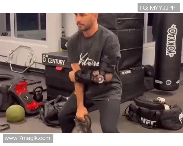 UFC 史上仅两场冠军赛与亚历山大・潘托哈的失利方法类似 —— 均与同一位传奇相关